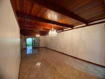Se vende moderna casa con patio en Alajuela 25-988 Se vende moderna casa con patio en Alajuela 25-988