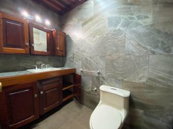 Se vende moderna casa con patio en Alajuela 25-988 Se vende moderna casa con patio en Alajuela 25-988