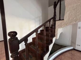 Se vende espaciosa casa con uso mixto en Alajuela Centro 25-1221 Se vende espaciosa casa con uso mixto en Alajuela Centro 25-1221