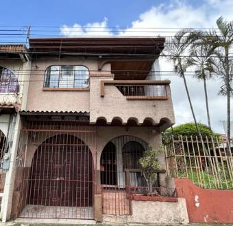 Se vende espaciosa casa con uso mixto en Alajuela Centro 25-1221