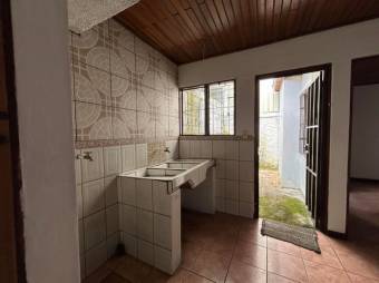 Se vende espaciosa casa con uso mixto en Alajuela Centro 25-1221 Se vende espaciosa casa con uso mixto en Alajuela Centro 25-1221