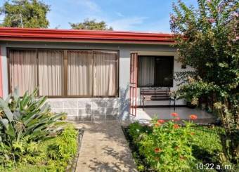 Se vende casa con lote de 657m2 en Alajuela Centro 25-1289