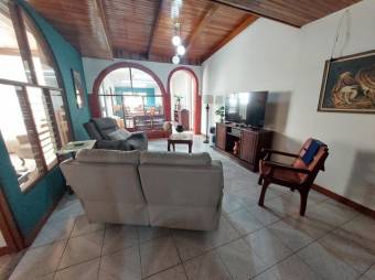 Se vende espaciosa casa con uso mixto en Alajuela Centro 25-1989 Se vende espaciosa casa con uso mixto en Alajuela Centro 25-1989