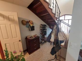 Se vende espaciosa casa con uso mixto en Alajuela Centro 25-1989 Se vende espaciosa casa con uso mixto en Alajuela Centro 25-1989