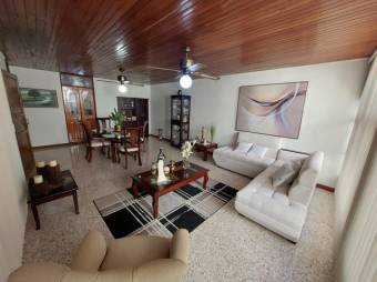 Se vende espaciosa casa con uso mixto en Alajuela Centro 25-1989 Se vende espaciosa casa con uso mixto en Alajuela Centro 25-1989