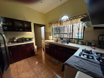 Se vende espaciosa casa con patio en Carrizal de Alajuela 25-1465 Se vende espaciosa casa con patio en Carrizal de Alajuela 25-1465