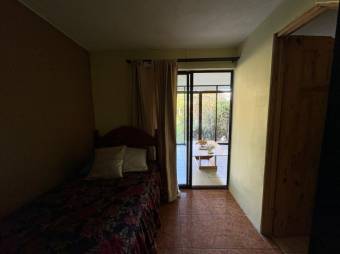 Se vende espaciosa casa con patio en Carrizal de Alajuela 25-1465 Se vende espaciosa casa con patio en Carrizal de Alajuela 25-1465