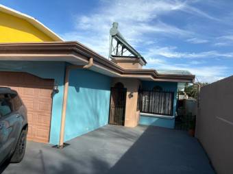 Se vende espaciosa casa con patio en Carrizal de Alajuela 25-1465