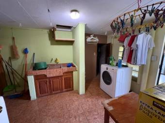 Se vende espaciosa casa con patio en Carrizal de Alajuela 25-1465 Se vende espaciosa casa con patio en Carrizal de Alajuela 25-1465