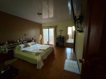 Se vende espaciosa casa con patio en Carrizal de Alajuela 25-1465 Se vende espaciosa casa con patio en Carrizal de Alajuela 25-1465