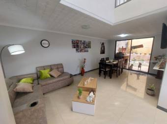 Se vende espaciosa casa con patio en Carrizal Alajuela 25-7 Se vende espaciosa casa con patio en Carrizal Alajuela 25-7