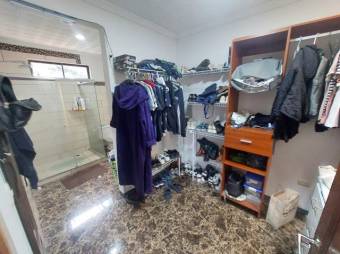 Se vende espaciosa casa con patio en Carrizal Alajuela 25-7 Se vende espaciosa casa con patio en Carrizal Alajuela 25-7