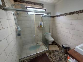 Se vende espaciosa casa con patio en Carrizal Alajuela 25-7 Se vende espaciosa casa con patio en Carrizal Alajuela 25-7