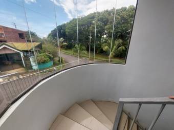 Se vende espaciosa casa con patio en Carrizal Alajuela 25-7 Se vende espaciosa casa con patio en Carrizal Alajuela 25-7