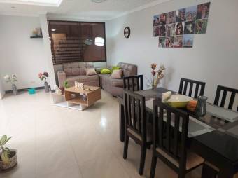 Se vende espaciosa casa con patio en Carrizal Alajuela 25-7 Se vende espaciosa casa con patio en Carrizal Alajuela 25-7