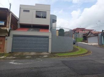 Se vende espaciosa casa con patio en Carrizal Alajuela 25-7 Se vende espaciosa casa con patio en Carrizal Alajuela 25-7