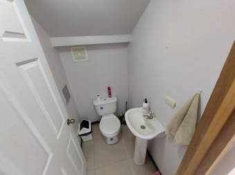 Se vende espaciosa casa con patio en Carrizal Alajuela 25-7 Se vende espaciosa casa con patio en Carrizal Alajuela 25-7