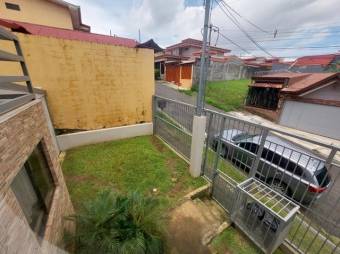 Se vende espaciosa casa con patio en Carrizal Alajuela 25-7 Se vende espaciosa casa con patio en Carrizal Alajuela 25-7