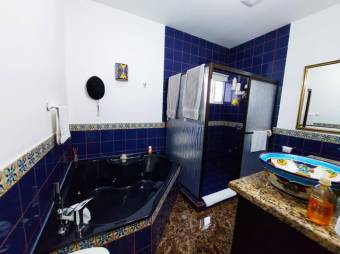 Se vende moderna casa con patio y terraza en condómino de Guácima Alajuela 24-919 Se vende moderna casa con patio y terraza en condómino de Guácima Alajuela 24-919