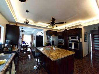 Se vende moderna casa con patio y terraza en condómino de Guácima Alajuela 24-919 Se vende moderna casa con patio y terraza en condómino de Guácima Alajuela 24-919