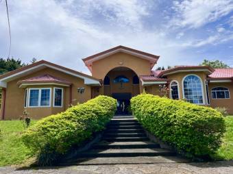 Impresionante vivienda en quinta cerca del centro de San Rafael
