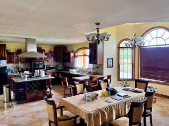 Impresionante vivienda en quinta cerca del centro de San Rafael