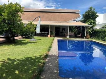 Se vende casa con piscina en condominio de La Garita Alajuela 25-91 Se vende casa con piscina en condominio de La Garita Alajuela 25-91