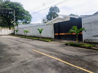 Se vende moderna casa con patio en residencial de La Garita Alajuela 25-208 Se vende moderna casa con patio en residencial de La Garita Alajuela 25-208