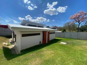 Se vende moderna casa con patio en residencial de La Garita Alajuela 25-208 Se vende moderna casa con patio en residencial de La Garita Alajuela 25-208