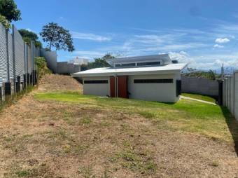 Se vende moderna casa con patio en residencial de La Garita Alajuela 25-208 Se vende moderna casa con patio en residencial de La Garita Alajuela 25-208