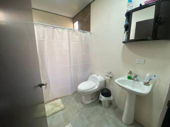 Se vende moderna casa con patio en residencial de La Garita Alajuela 25-208 Se vende moderna casa con patio en residencial de La Garita Alajuela 25-208