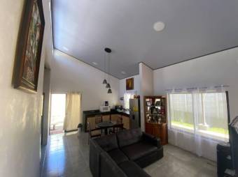 Se vende moderna casa con patio en residencial de La Garita Alajuela 25-208 Se vende moderna casa con patio en residencial de La Garita Alajuela 25-208