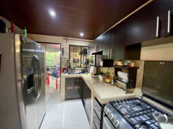 Se vende espaciosa casa con patio en La Garita Alajuela 25-442 Se vende espaciosa casa con patio en La Garita Alajuela 25-442