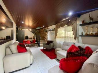 Se vende espaciosa casa con patio en La Garita Alajuela 25-442 Se vende espaciosa casa con patio en La Garita Alajuela 25-442