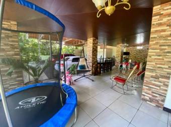 Se vende espaciosa casa con patio en La Garita Alajuela 25-442 Se vende espaciosa casa con patio en La Garita Alajuela 25-442