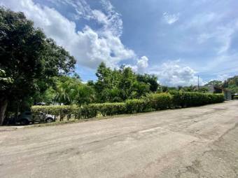 Se vende espaciosa casa con patio en La Garita Alajuela 25-442 Se vende espaciosa casa con patio en La Garita Alajuela 25-442