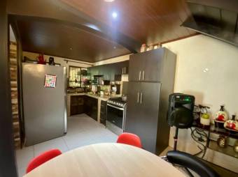 Se vende espaciosa casa con patio en La Garita Alajuela 25-442 Se vende espaciosa casa con patio en La Garita Alajuela 25-442