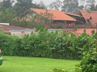 Se vende espaciosa casa con jardín en Sabanilla San José 24-786 Se vende espaciosa casa con jardín en Sabanilla San José 24-786