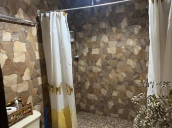 Se vende espaciosa casa con jardín en Sabanilla San José 24-786 Se vende espaciosa casa con jardín en Sabanilla San José 24-786