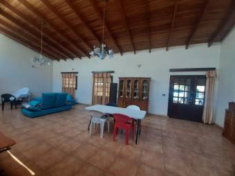 Se vende espaciosa asa con jardín en Coyol de Alajuela 25-1431 Se vende espaciosa asa con jardín en Coyol de Alajuela 25-1431