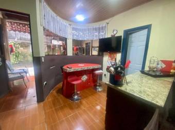 Se vende casa con 3 apartamentos para inversión en San Rafael Alajuela 25-198