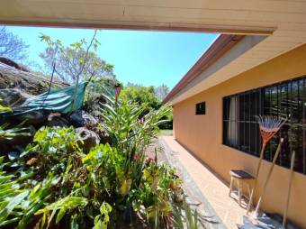 Se vende amplia propiedad con 2,000m2 en Turrucares Alajuela 24-1136 Se vende amplia propiedad con 2,000m2 en Turrucares Alajuela 24-1136