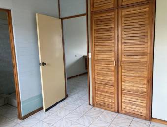 Apto 1 cuarto, sin mascotas, con servicios, solo paga la luz!