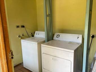 Apto 1 cuarto, sin mascotas, con servicios, solo paga la luz!