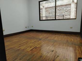 Se vende espacios casa con patio y piscina en San Rafael Escazú 25-664