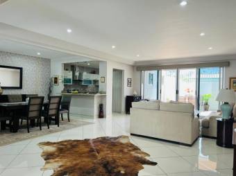 Se vende moderna casa en condominio de San Rafael Escazú 25-1473 Se vende moderna casa en condominio de San Rafael Escazú 25-1473