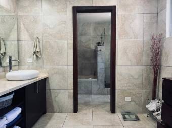 Se vende moderna casa en condominio de San Rafael Escazú 25-1473 Se vende moderna casa en condominio de San Rafael Escazú 25-1473