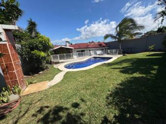 Se vende moderna casa con patio y piscina en San Rafael Escazú 25-1503 Se vende moderna casa con patio y piscina en San Rafael Escazú 25-1503
