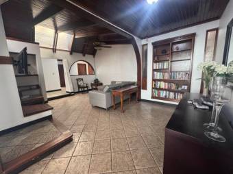 Se vende moderna casa con patio y piscina en San Rafael Escazú 25-1503 Se vende moderna casa con patio y piscina en San Rafael Escazú 25-1503