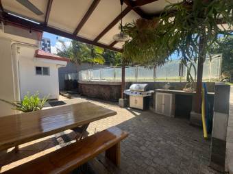 Se vende moderna casa con patio y piscina en San Rafael Escazú 25-1503 Se vende moderna casa con patio y piscina en San Rafael Escazú 25-1503